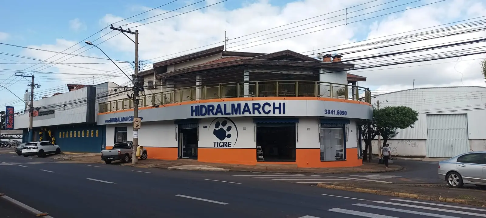 Fachada comercial personalizada produzida pela Art Nove em Mogi Guaçu