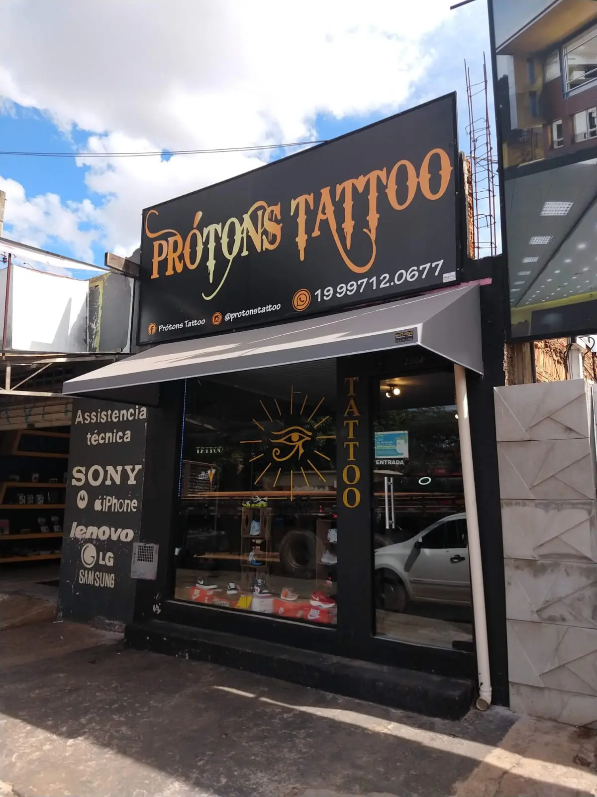 Fachada Protons Tattoo produzida pela Art Nove